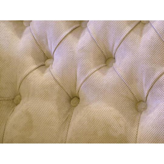 NS egyedi klasszikus fotel karpitos butor tervezes gyartas nappali textil karpit falab pluss tuzott karfas barsony krem provanszi.JPG